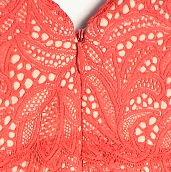 BeBe Betsy Border V-neck Lace Day dress /Fiery Red - Picture 4 of 9